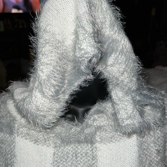 En/Kay By Navleen Cropped Plaid Sweater Hoodie - Picture 3 of 9